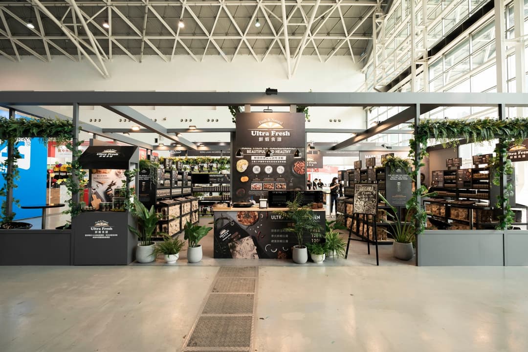 開展前空無一人的鮮蝦食譜展位全景